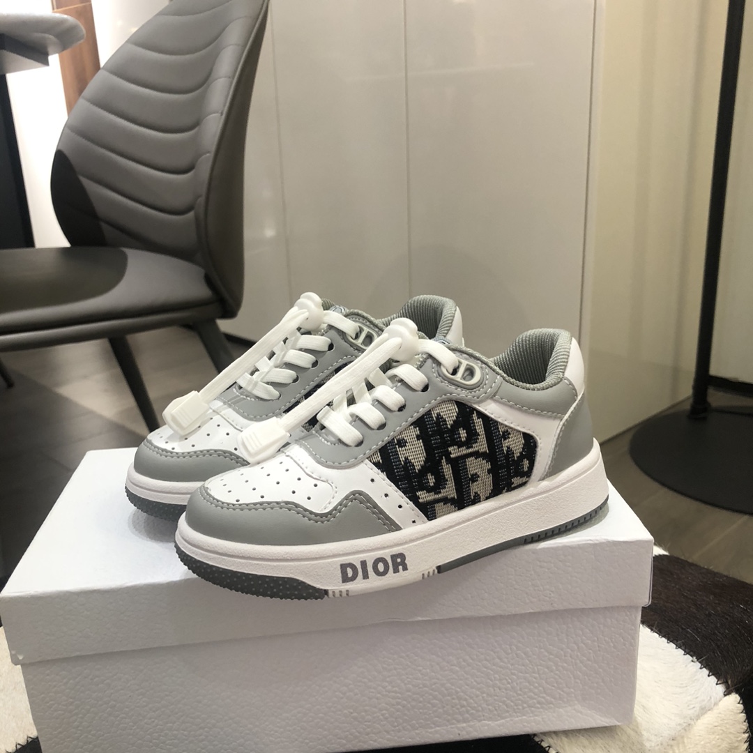 Children's shoes child